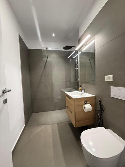Apartament cu 3 camere decomandat, mobilat în Iancu Nicolae