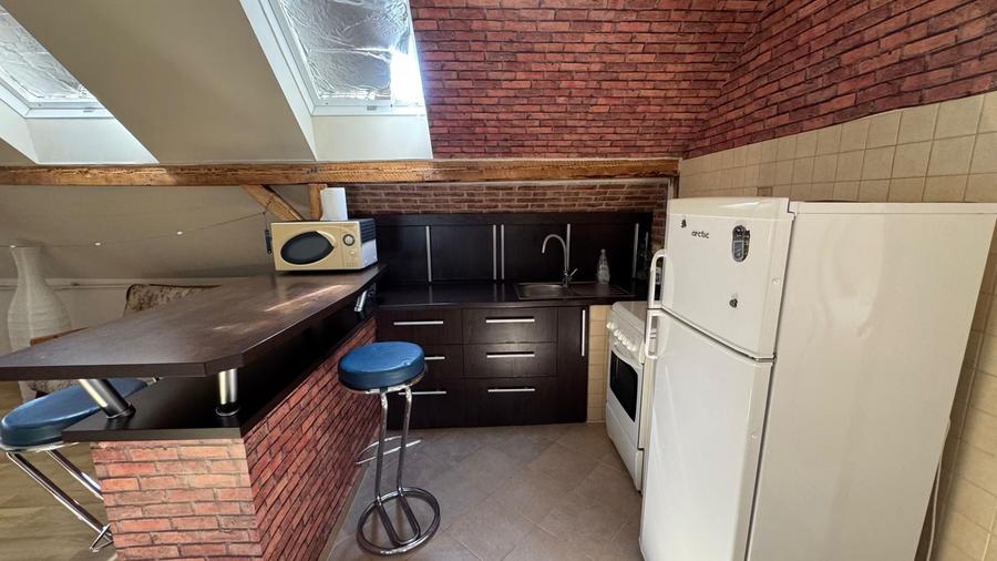 Apartament cu 3 camere, mobilat în Lipovei