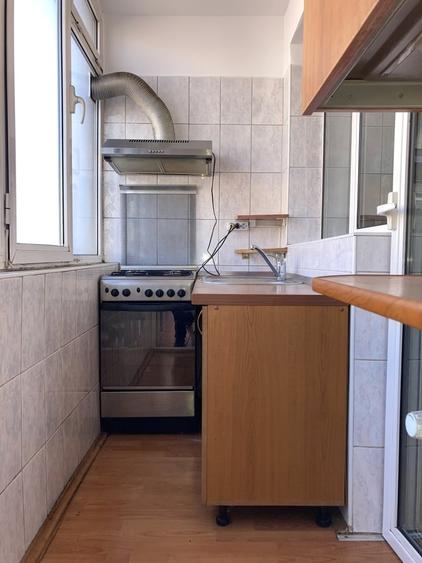 Apartament cu 3 camere semidecomandat în Mihai Bravu