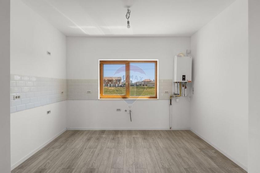 Duplex cu 4 camere cu Teren 400 Mp în Vladimirescu