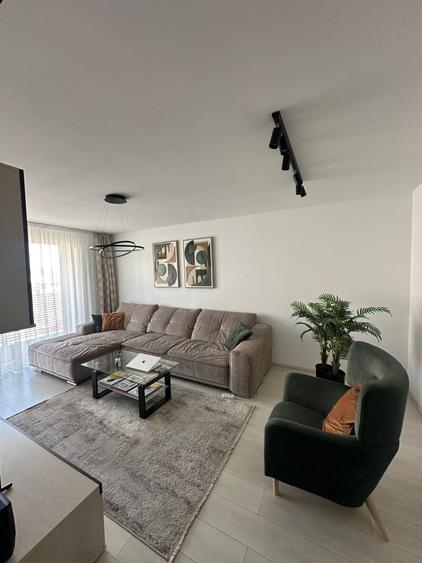 Apartament cu 2 camere decomandat, mobilat în Tractorul — fotografia 3