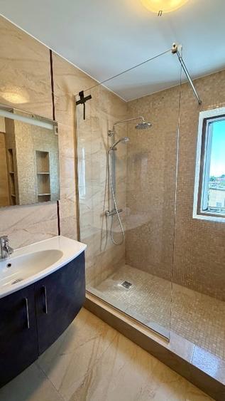 Apartament cu 3 camere decomandat, mobilat în Tei