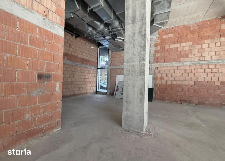 Spațiu comercial, de 304 mp, în Romană