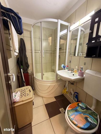Apartament cu 4 camere în Vitan