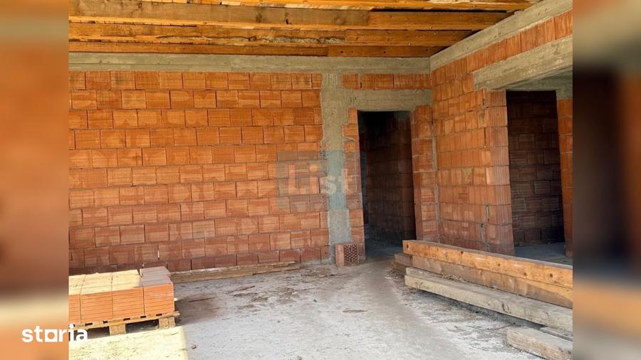 Casă cu 8 camere cu Teren 1679 Mp în Dobrești