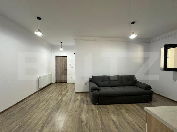 Apartament cu 3 camere semidecomandat, mobilat în Cetate