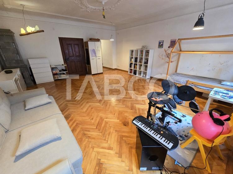 Apartament cu 3 camere decomandat, mobilat în Ultracentral