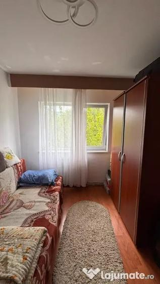 Bd-Regele Mihai 1, 4 camere, etaj 3 - 5