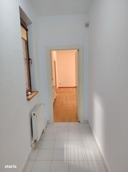 Apartament cu 4 camere decomandat în Calea Victoriei