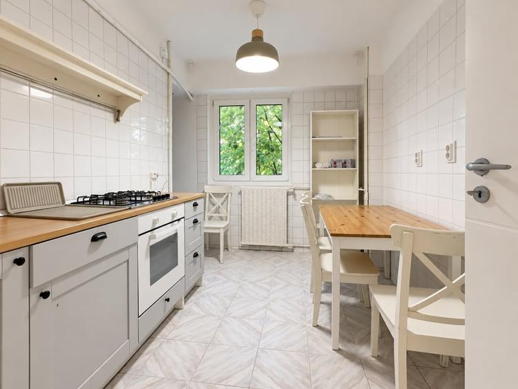 Apartament cu 3 camere decomandat, mobilat în Unirii