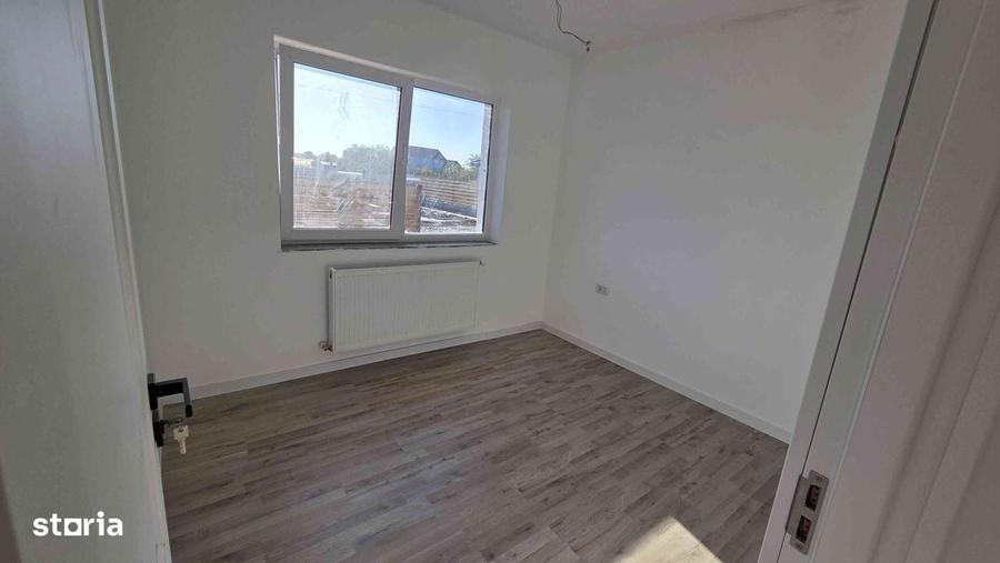 Casă cu 4 camere cu Teren 300 Mp în Crevedia