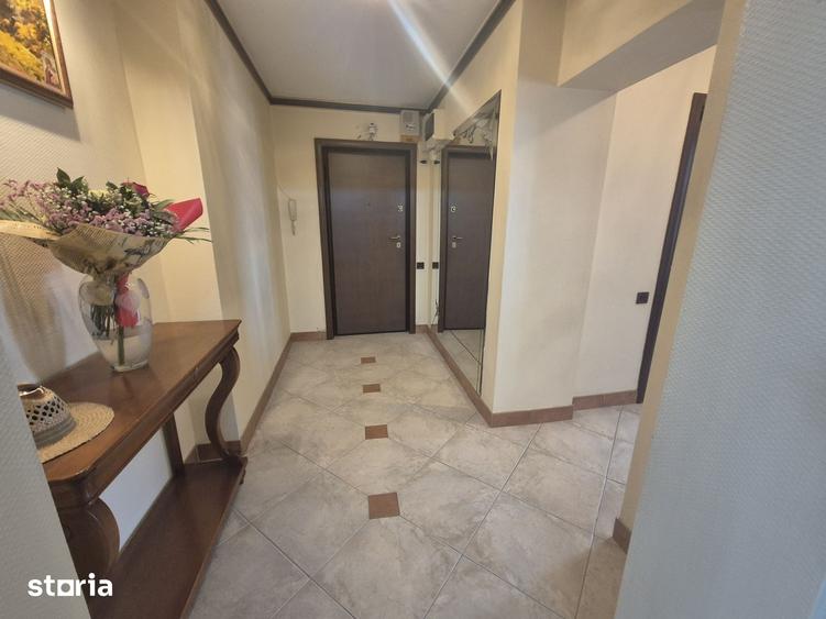 Apartament cu 4 camere decomandat în Decebal