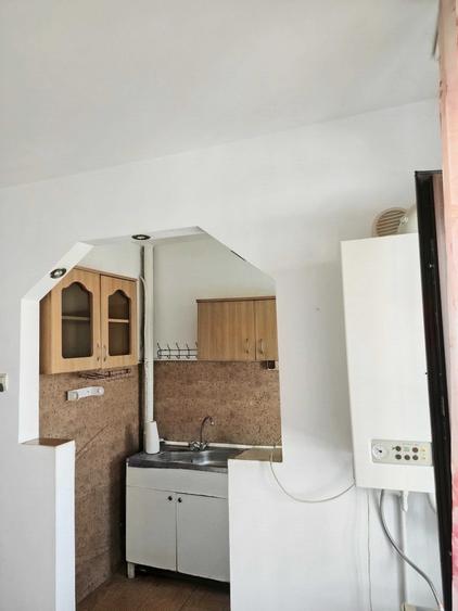 Apartament cu 3 camere semidecomandat în Sud