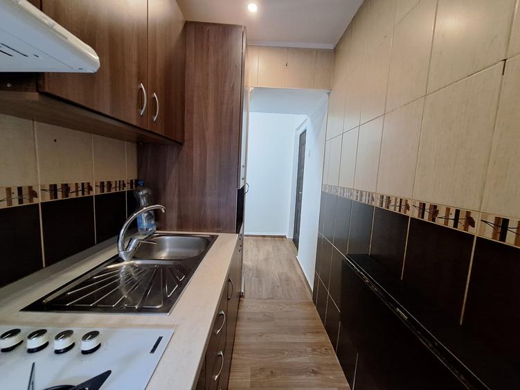 Apartament cu 2 camere semidecomandat, mobilat în Soarelui
