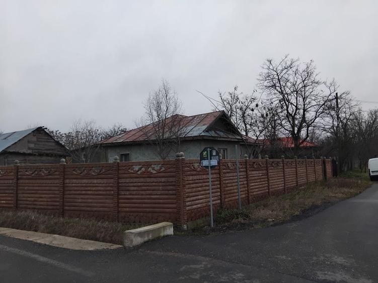 Casă cu 3 camere în Stăvărăști