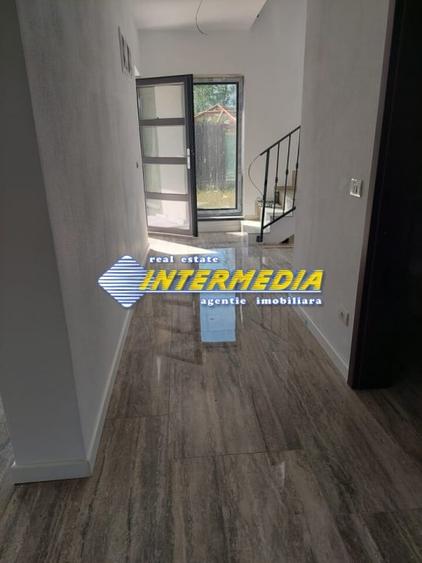 Casă individuală cu 5 camere cu Canalizare în Cetate