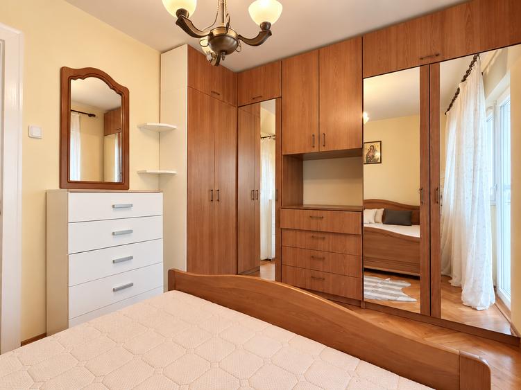 Apartament cu 3 camere decomandat în Complex Studențesc