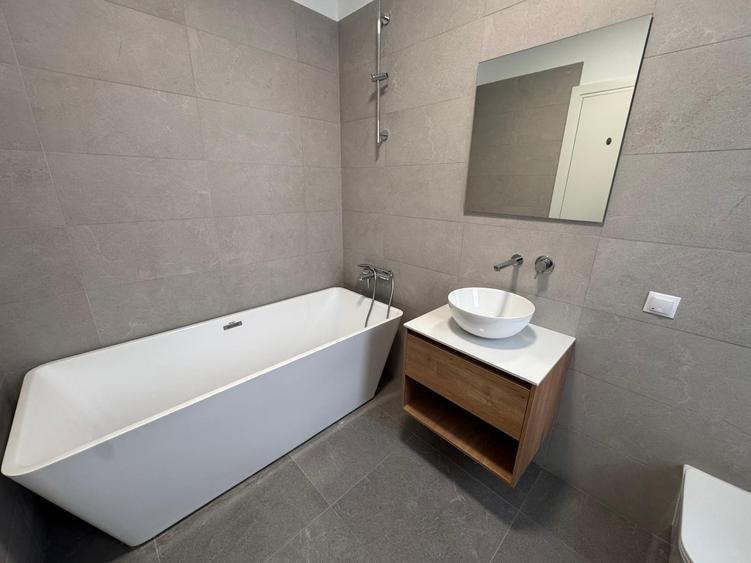 Casă cu 5 camere cu Canalizare în Pipera