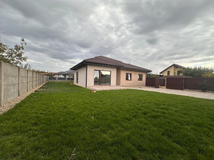Duplex cu 4 camere cu Canalizare în Moșnița Nouă