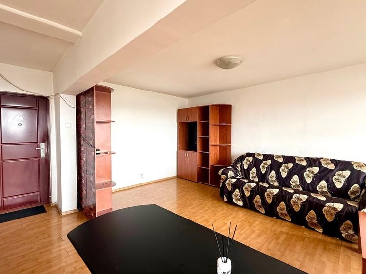 Apartament cu 3 camere decomandat, mobilat în Banu Manta