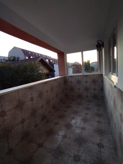 Casă individuală cu 9 camere cu Piscina în Dristor