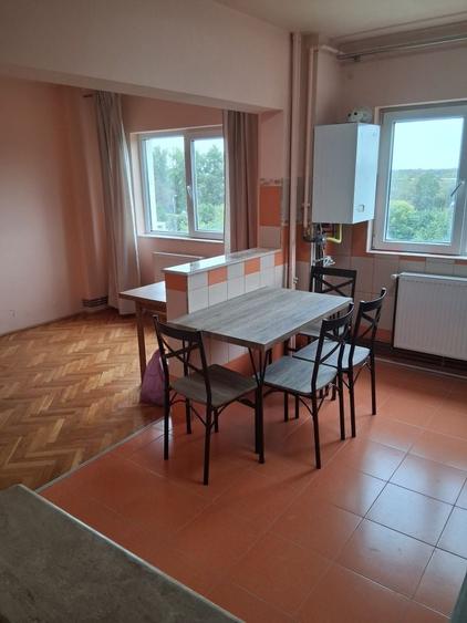 Apartament cu 4 camere semidecomandat în Micălaca