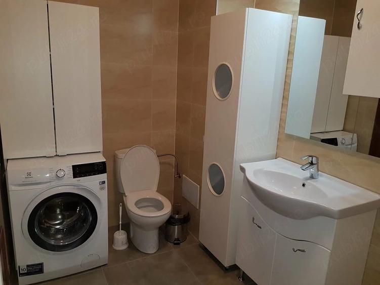 Apartament cu 3 camere decomandat în Exterior Vest