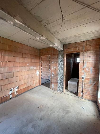 Apartament cu 2 camere semidecomandat în Independenței