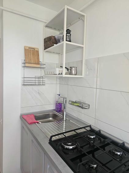 Apartament cu 3 camere semidecomandat în Central