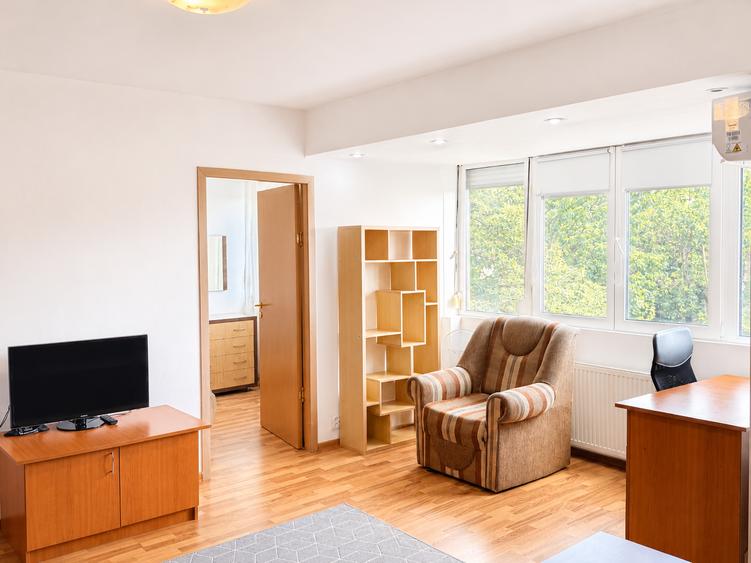 Apartament cu 2 camere semidecomandat în Eroii Revoluției