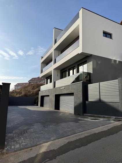 Duplex cu 5 camere cu Canalizare în Grigorescu