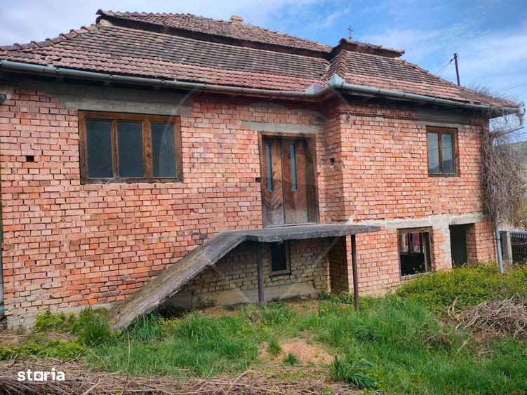Casă cu 4 camere în Central