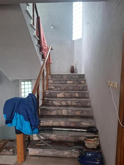 Casă cu 8 camere cu Teren 971 Mp în Apollo