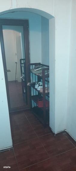 Apartament cu 3 camere semidecomandat în Micro 6
