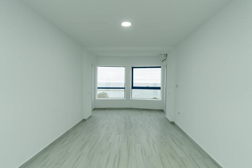Apartament cu 3 camere semidecomandat în Olimp