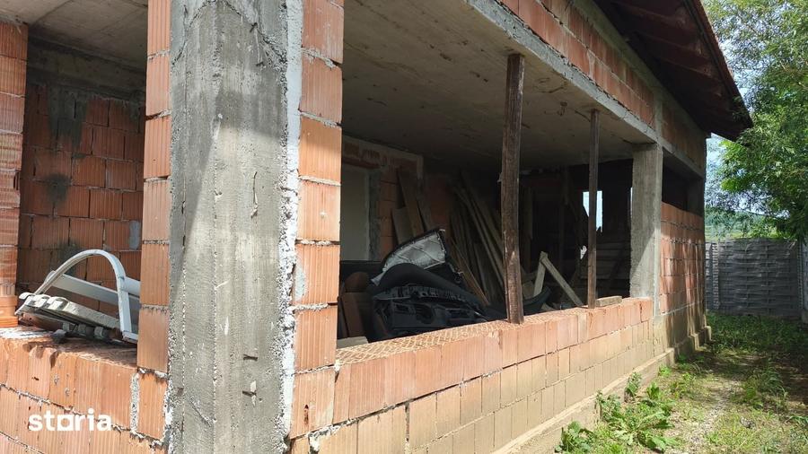 Casă cu 5 camere cu Teren 948 Mp în Central