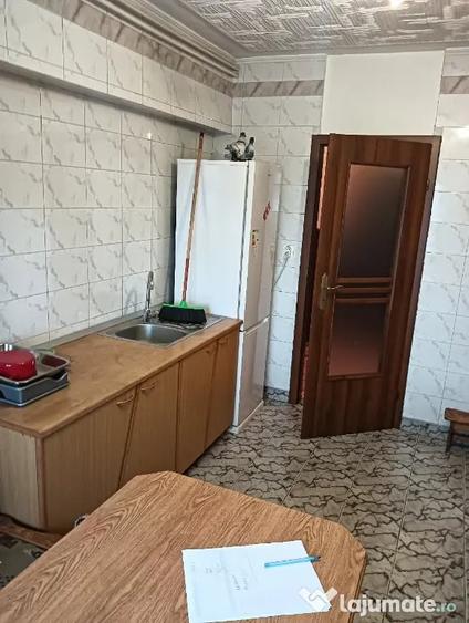 Apartament cu 2 camere decomandat în Basarabia