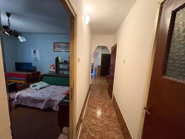 Apartament cu 3 camere decomandat în Lujerului