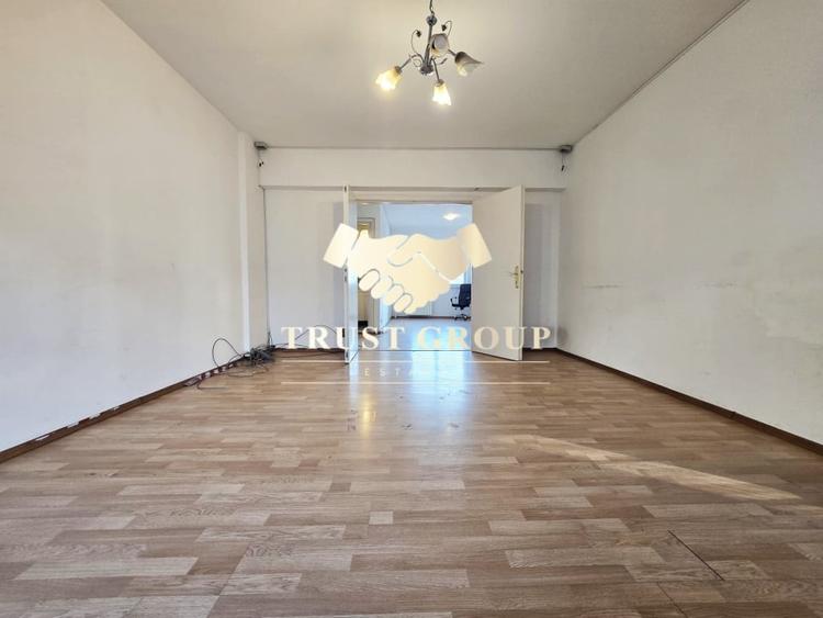 Apartament cu 5 camere decomandat în Victoriei