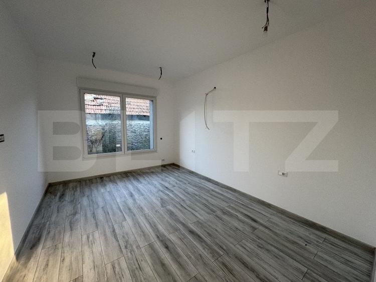 Casă individuală cu 6 camere cu Canalizare în Exterior Est