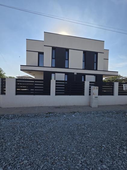 Casă cu 3 camere în Berceni