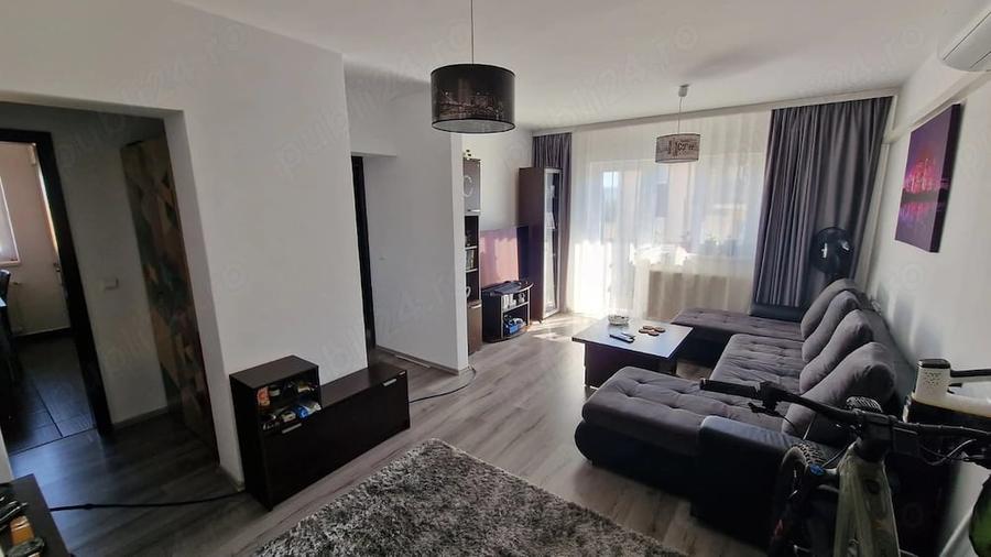Apartament cu 3 camere decomandat în Turnișor