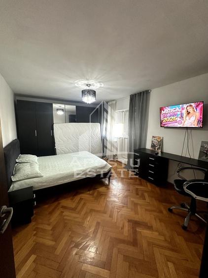 Apartament cu 3 camere decomandat în Girocului