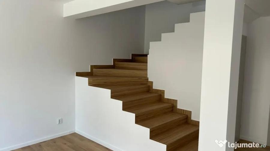Casă cu 4 camere cu Teren 292 Mp în Florești