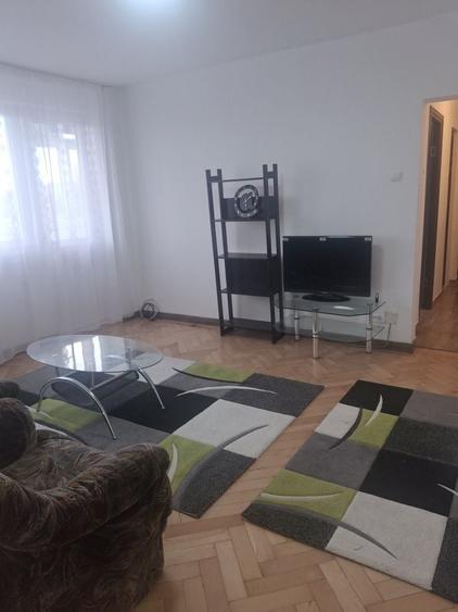 Apartament cu 3 camere semidecomandat în Central