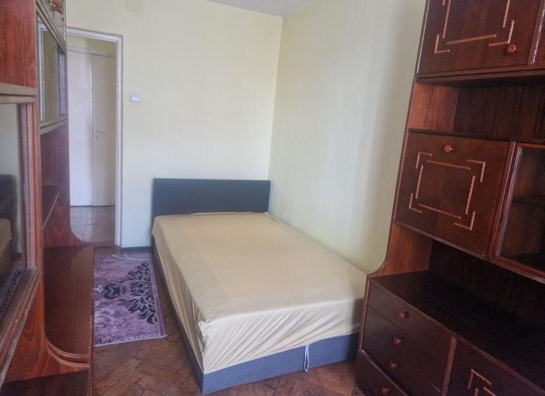 Apartament cu 3 camere decomandat în Exterior Vest