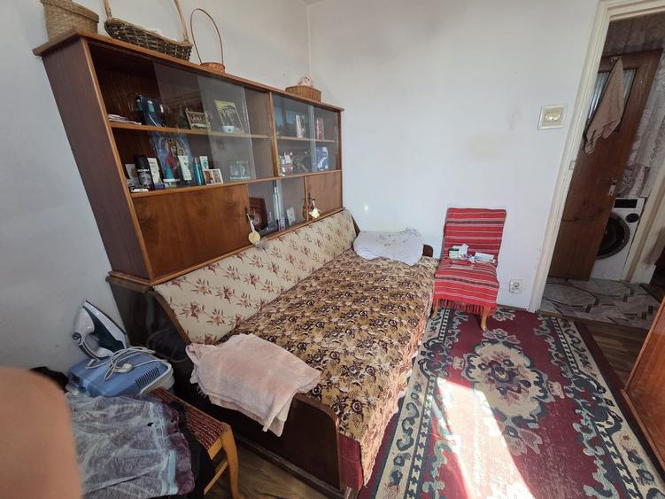 Apartament cu 3 camere semidecomandat în Gorjului