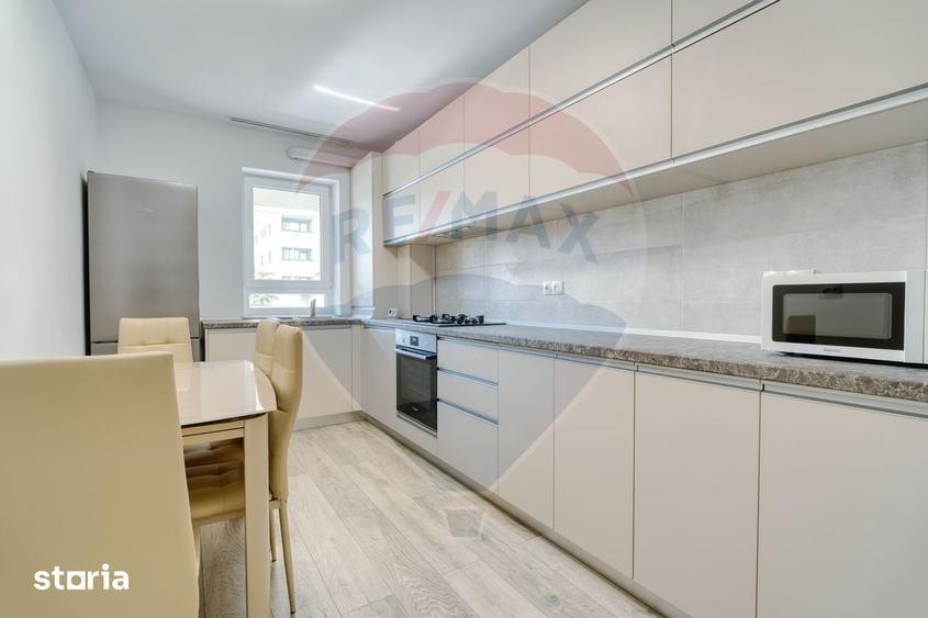 Apartament cu 3 camere decomandat, mobilat în Tractorul