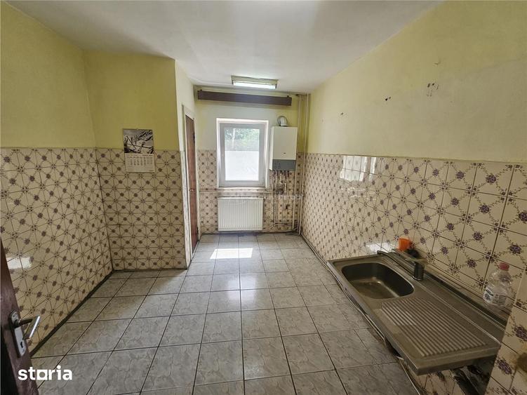 Apartament cu 4 camere decomandat în Central