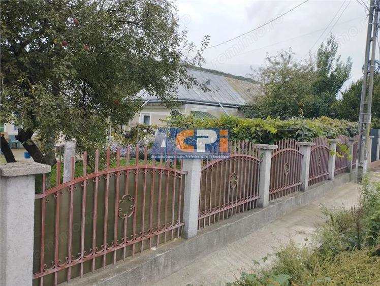 Casă cu 3 camere cu Teren 3886 Mp în Gârleni